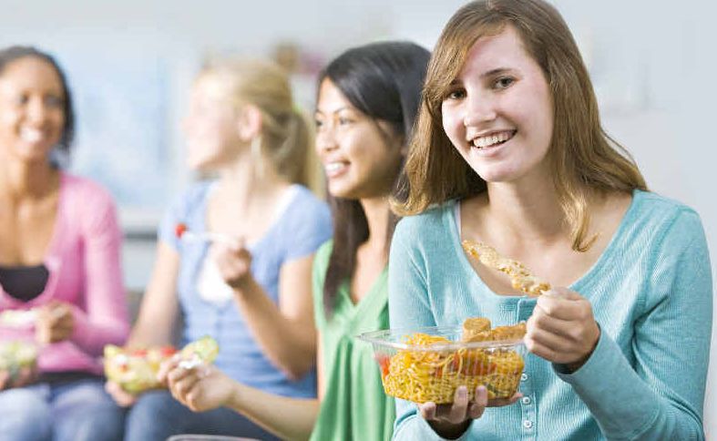 The Dietitians Association of Australia has urged 18-25 year old women in particular to kick-start healthy eating habits. The Dietitians Association of Australia has urged 18-25 year old women in particular to kick-start healthy eating habits.